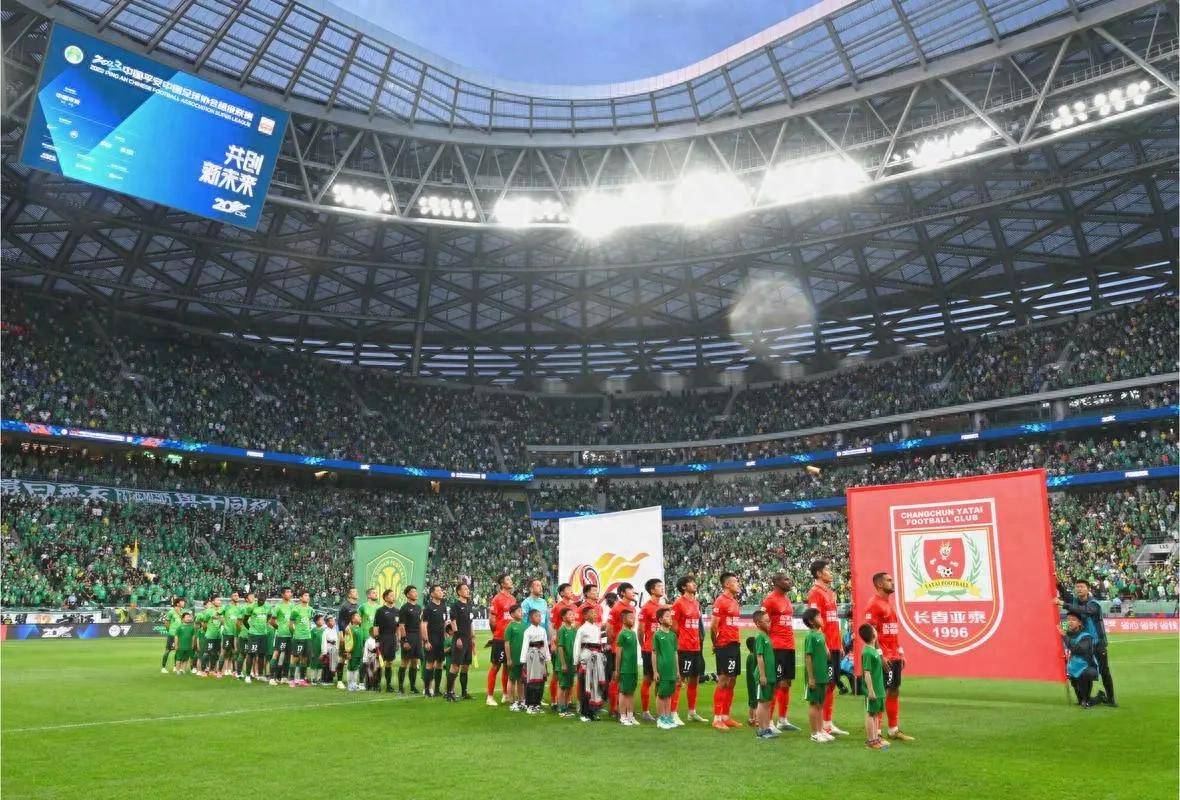 包含比赛局势复杂首场状态出色，塞尔维亚队观众沸腾！，莱万多夫斯基重返赛场上演精彩一战的词条-爱游戏入口