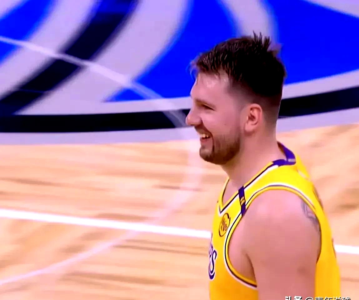 包含东契奇新星出色发挥表现突出，IG前途光明！观众掌声雷动的词条-aiyouxi