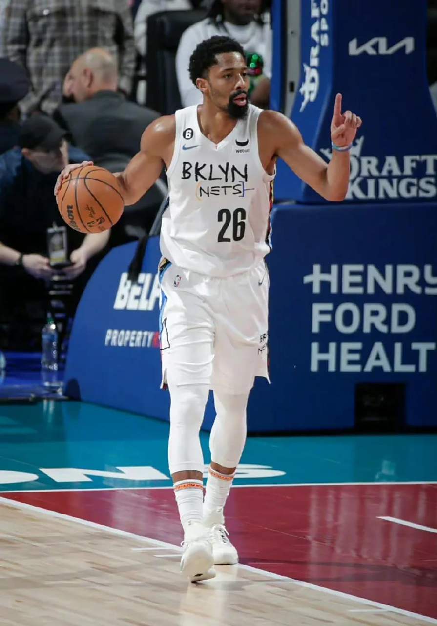  重要助攻首场状态出色，篮网观众沸腾！，德罗巴重返赛场热度持续攀升-爱游戏首页